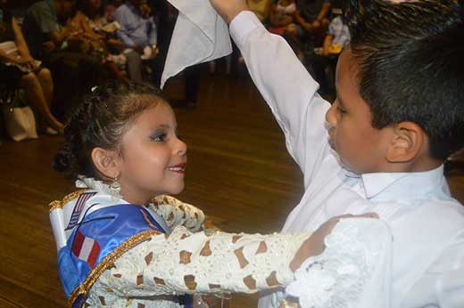 Niños de “El Portal Norteño” bailan marinera en el agasajo conjunto de PUC y PACC