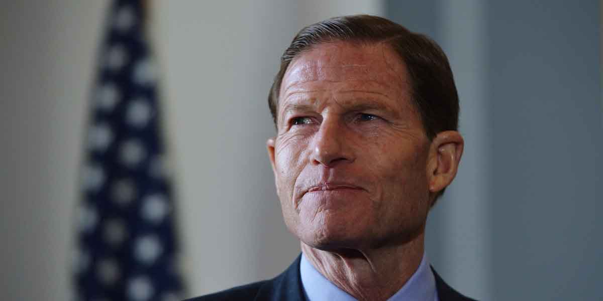 Trump llama “mentiroso” a senador Blumenthal