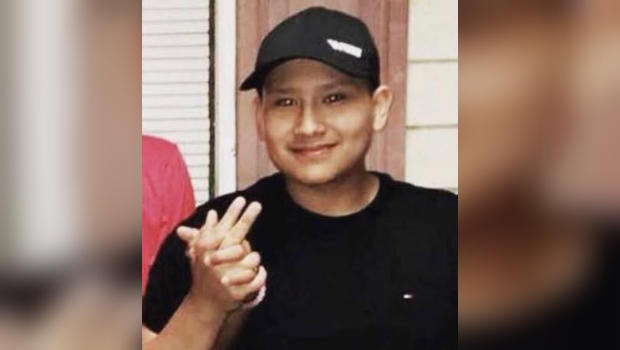 Dan último adiós a joven mexicano muerto en masacre escolar