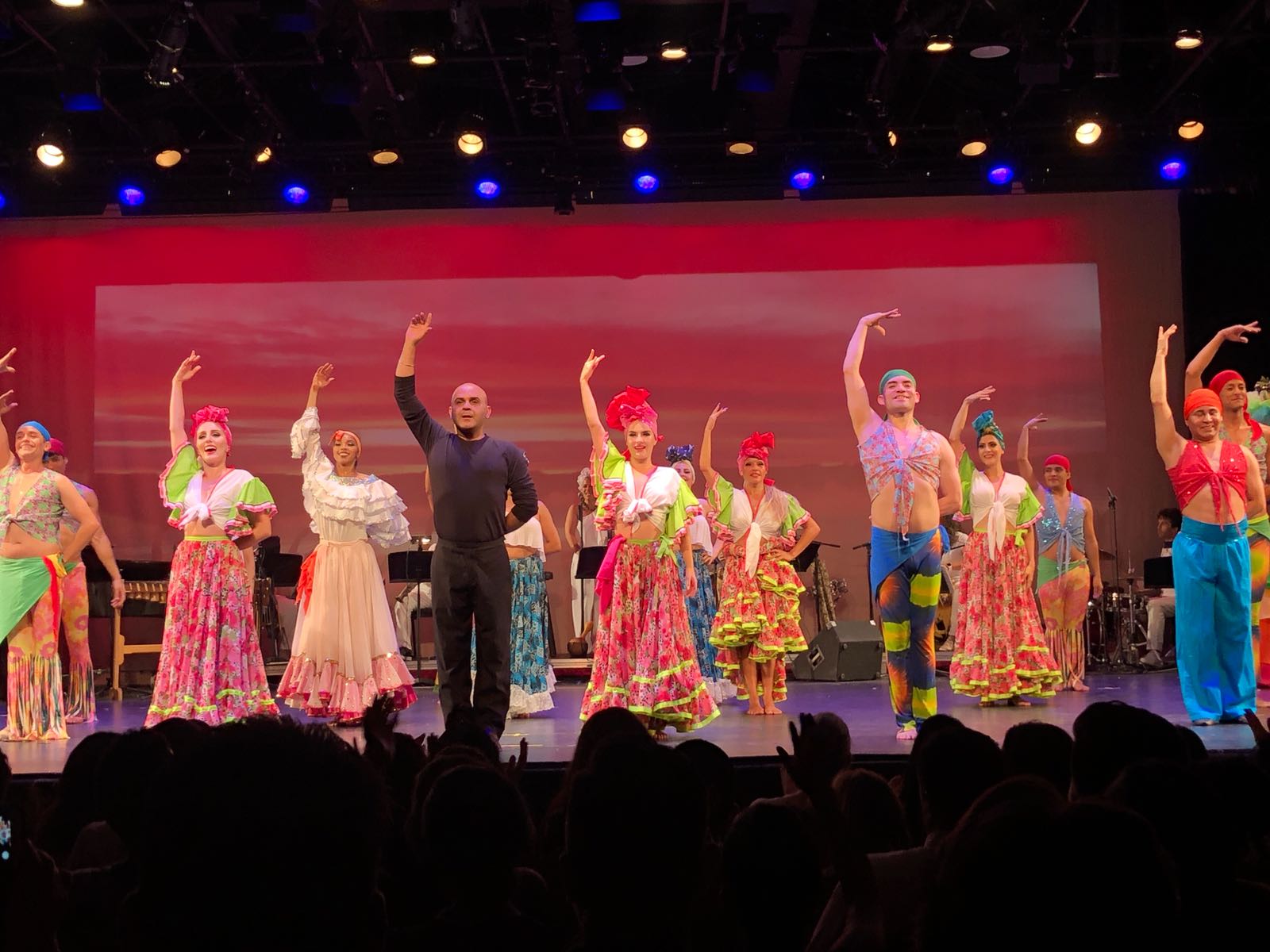 23 Danzas Colombianas en Escena Armando Moreno, director de danzas de colombia