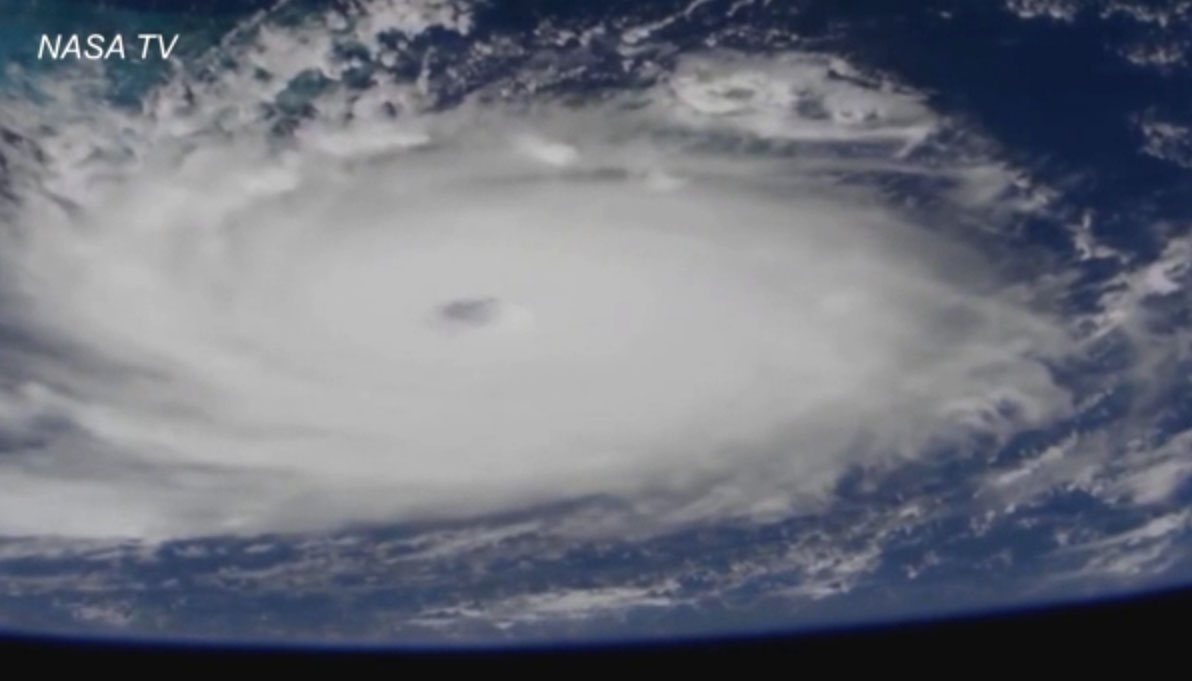 Dorian baja de categoría, pero sigue “extremadamente peligroso”