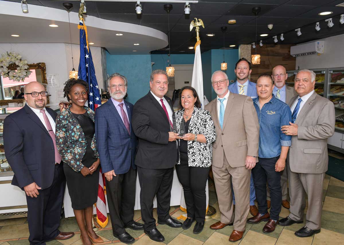 Premian a Spano por apoyar pequeña empresa