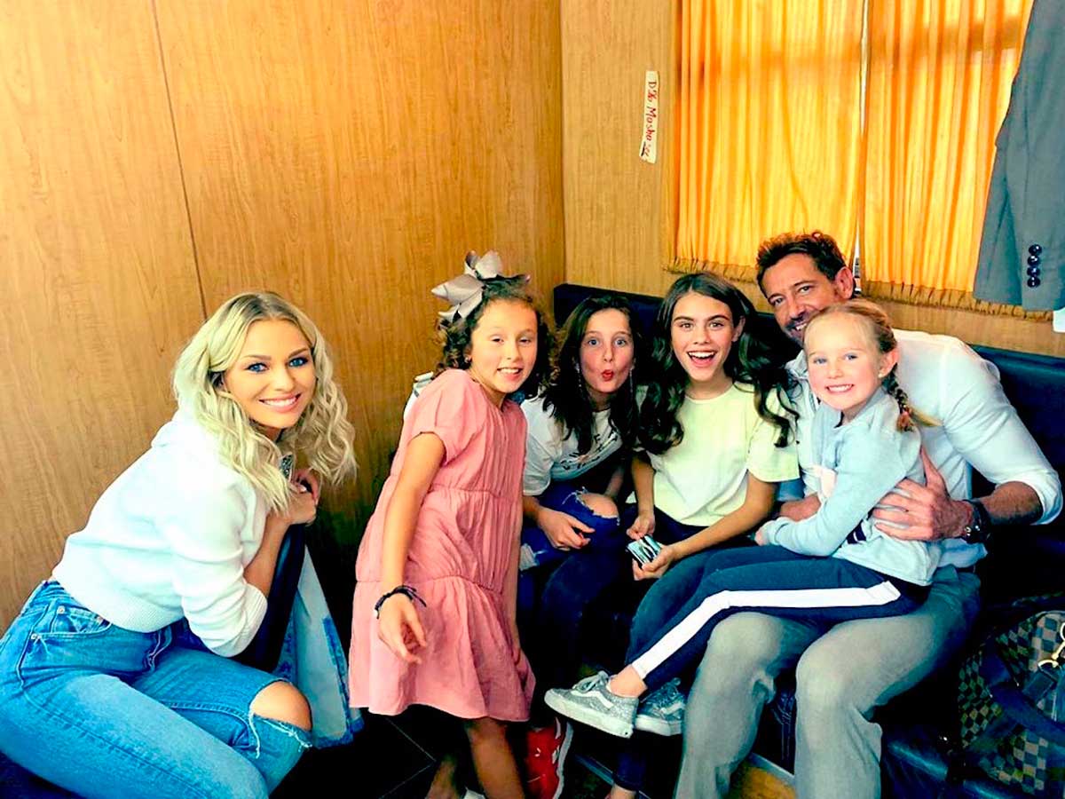 Celebra cumpleaños de hijas de Soto