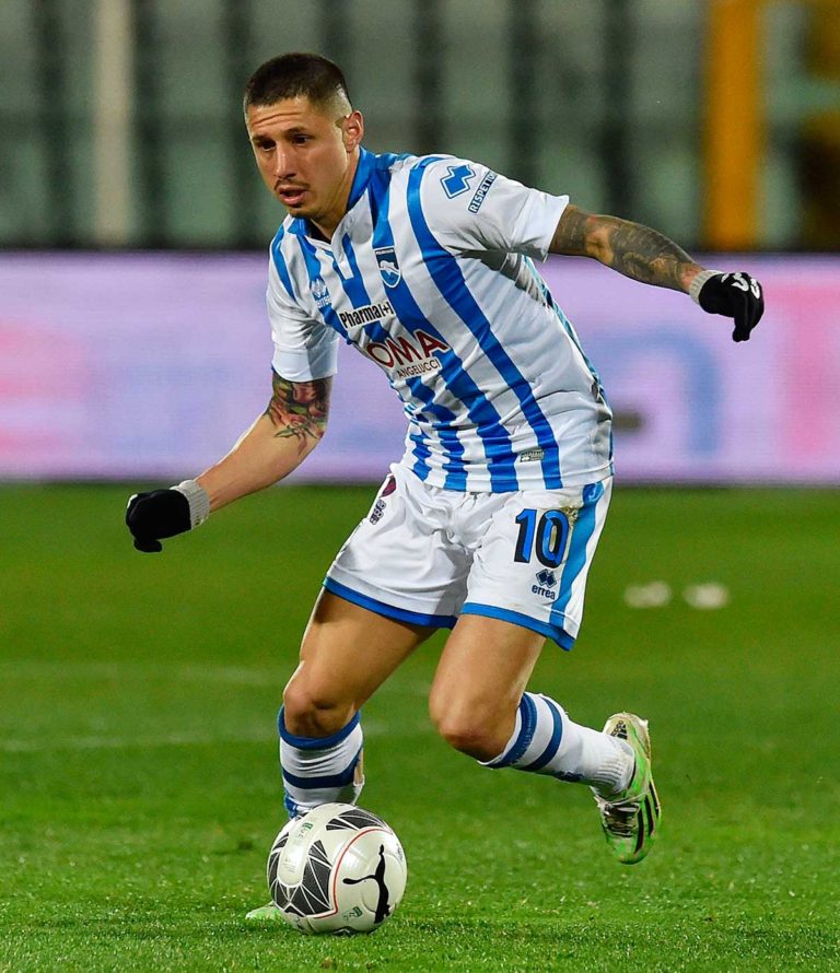 Gianluca con camiseta blaquirroja