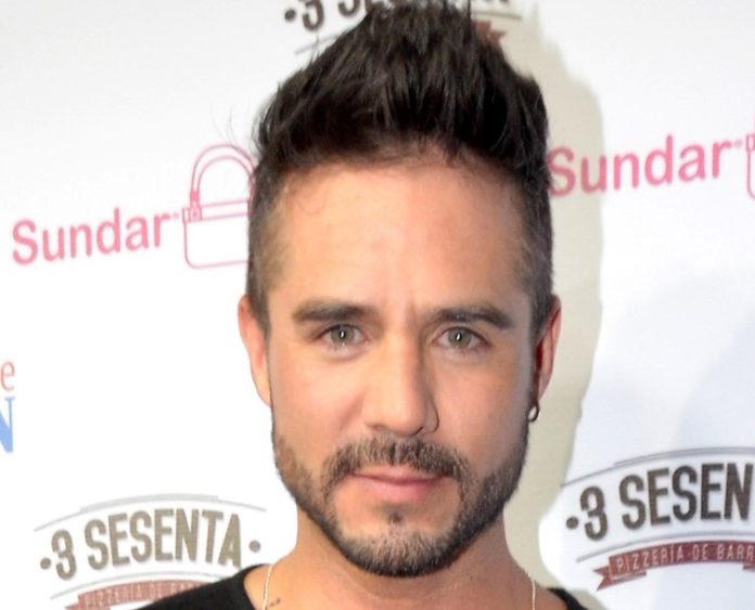 José Ron se realiza tratamiento estético con su propia sangre