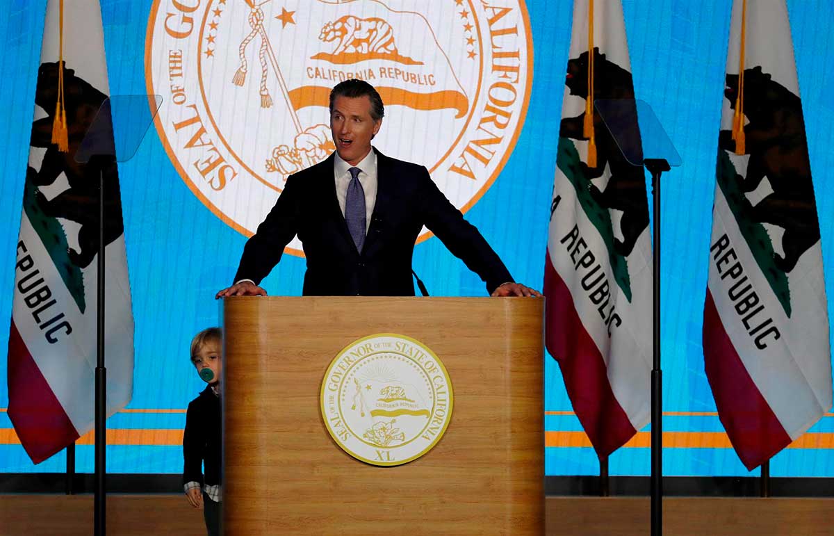 California aprueba dar cobertura de salud a indocumentados de 50 años o más