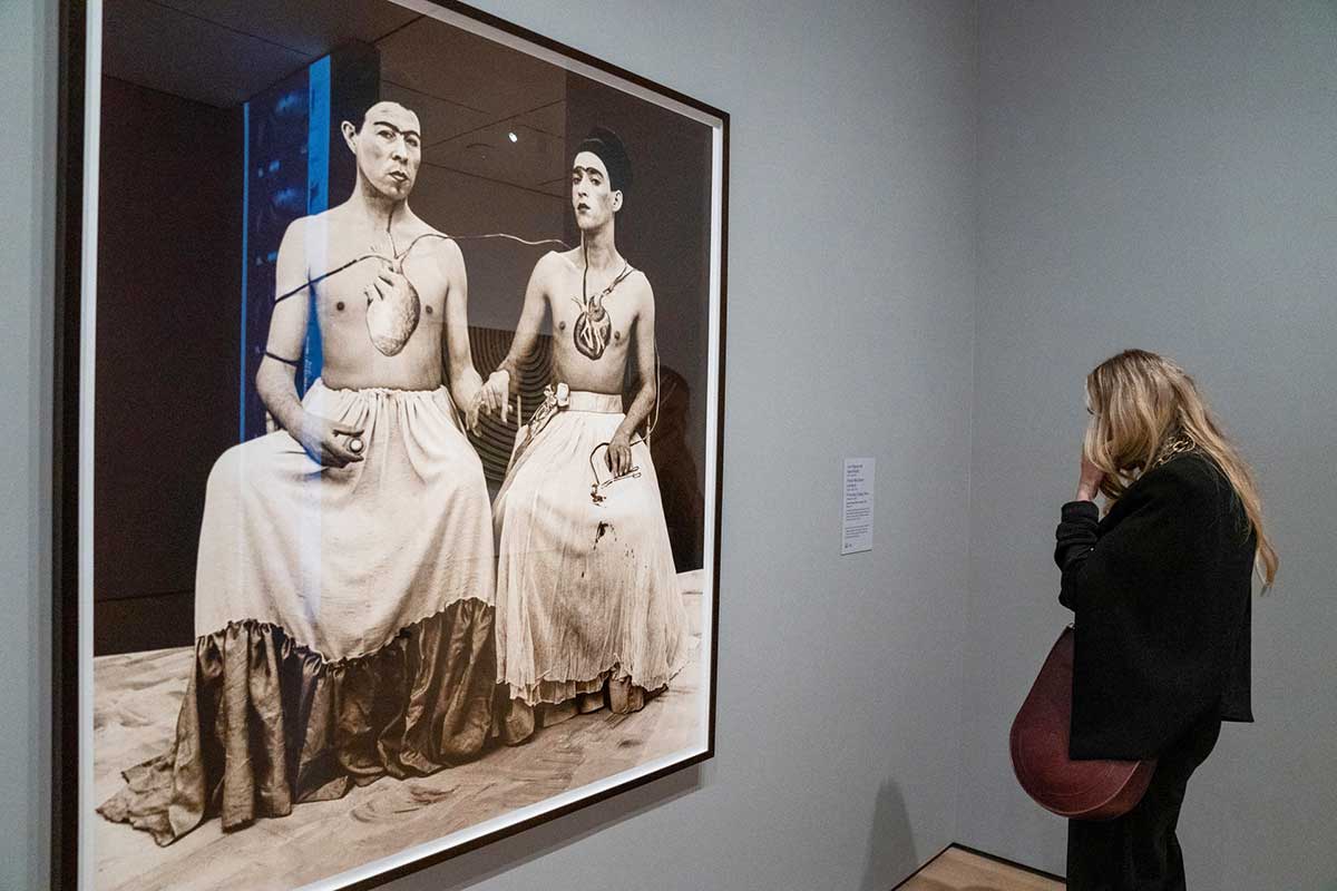 Artistas reflexionan sobre historia en el MoMA