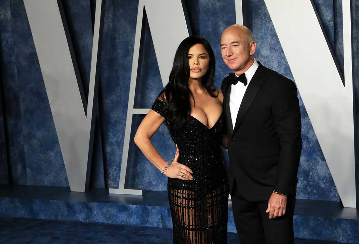 Jeff Bezos, y su novia, Lauren Sánchez, comprometidos