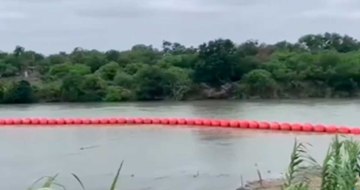 El Gobierno federal de EEUU demanda a Texas por su negativa a retirar la barrera del río Bravo