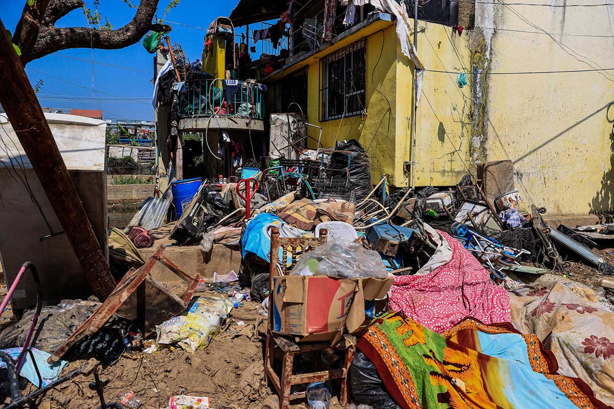 Ascienden a policía que amamantó a bebé en Acapulco tras huracán
