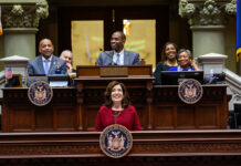 La gobernadora Hochul anuncia plan para fortalecer la economía de Nueva York