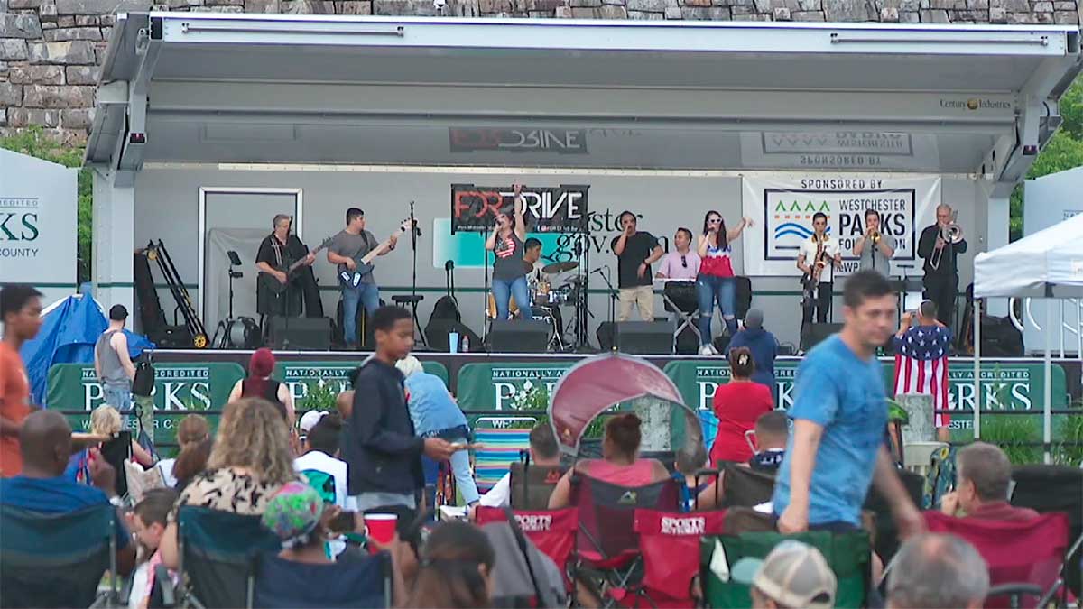 Música y fuegos artificiales por el 4 de Julio