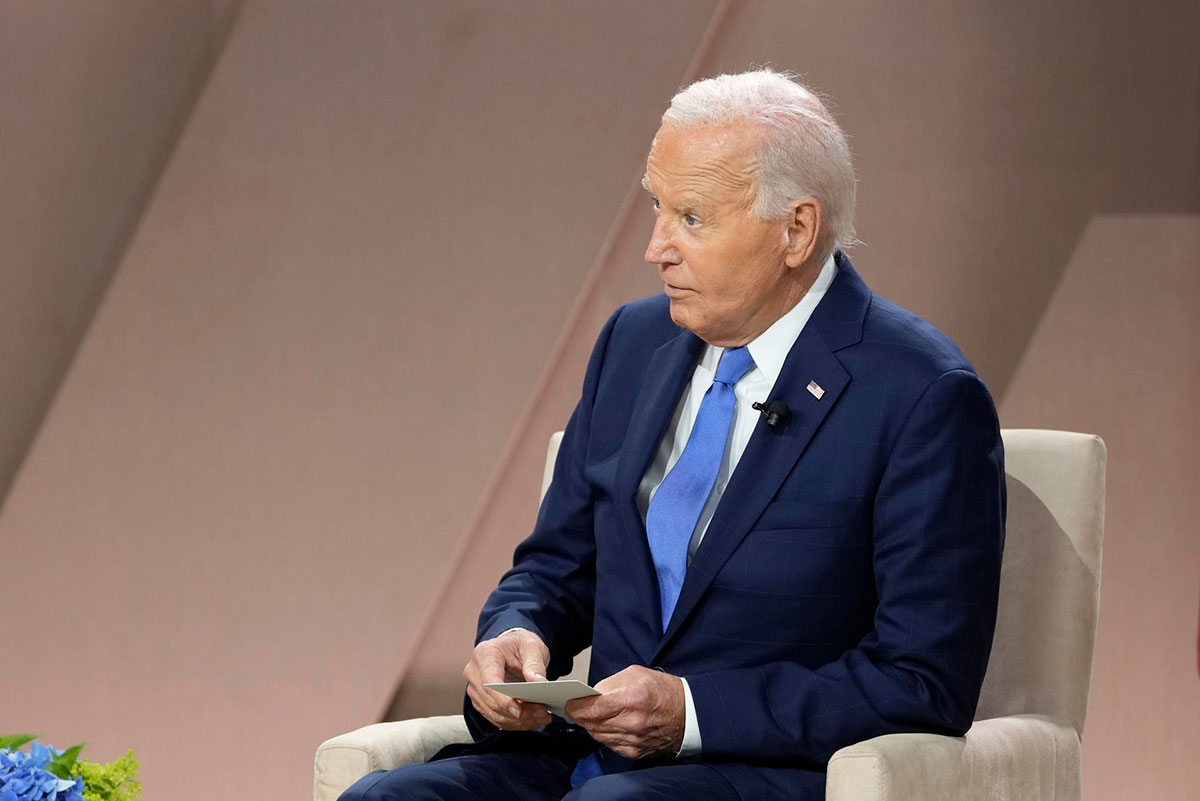 Asesores de Biden buscan convencerlo para su retirada, según The New York Times