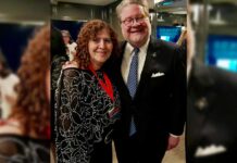 Harckham anuncia subvenciones para organizaciones hispanas