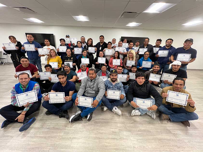 Centro Hispano logra 40 nuevos graduados OSHA