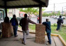 Trump restablece en todo su alcance la política de expulsión inmediata de inmigrantes