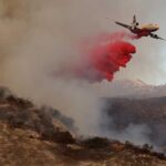 Un polvo rosa ayuda a combatir los incendios en California