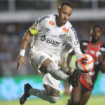 Neymar vuelve a agitar la Liga brasileña