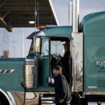 Gobierno firma decreto para garantizar que camioneros de EE.UU. dominen el inglés