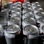 EE.UU. impondrá el viernes un arancel del 25% a las latas de aluminio para envasar cerveza