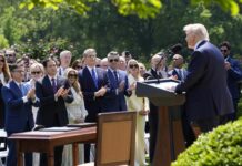 Gobierno ordena cortar financiación federal para los medios NPR y PBS