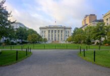 Gobierno prohíbe a Harvard matricular a estudiantes extranjeros