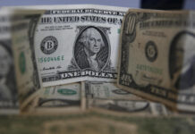 Multan con $1,8 millones a hondureña que no acató deportación