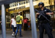 Policía de Nueva York detiene a 24 manifestantes contra redadas inmigrantes