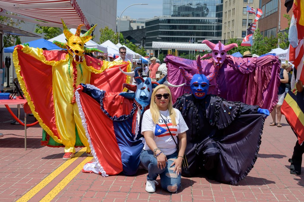 Personajes del folclore de Puerto Rico, en la feria de White Plains.