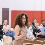 Residentes critican el aumento de tarifas de Con Edison en Westchester Residentes de Westchester protestan alzas de electricidad de Con Edison
