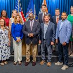 Convocan a voluntarios para 9-11 El ejecutivo del condado Ken Jenkins, directivos de Volunteer New York, legisladores y funcionarios de Westchester durante el lanzamiento de la convocatoria de voluntarios para conmemorar el 9-11.