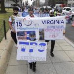 Corte de Apelaciones avala fin del TPS para Honduras, Nepal y Nicaragua Inmigrantes hondureños protestan contra la anulación del TPS. EFE