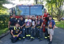 Padre ecuatoriano detenido por ICE en Port Chester lucha por evitar la deportación Milton Guamarrigra, segundo desde la izquierda, con sus companeros voluntarios del Departamento de Bomberos de Port Chester.