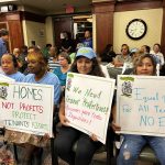 Tarrytown aprueba Ley de Buena Causa Activistas de Make the Road y residentes de Tarrytown, durante una de las audiencias municipales en Tarrytown sobre la ley del inquilino.