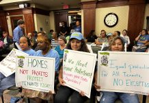 Tarrytown aprueba Ley de Buena Causa Activistas de Make the Road y residentes de Tarrytown, durante una de las audiencias municipales en Tarrytown sobre la ley del inquilino.