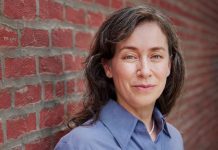 Effie Phillips-Staley candidata por el Distrito 17 lanza sitio en español Effie Phillips-Staley, candidata al Congreso por el Distrito 17 de Nueva York.