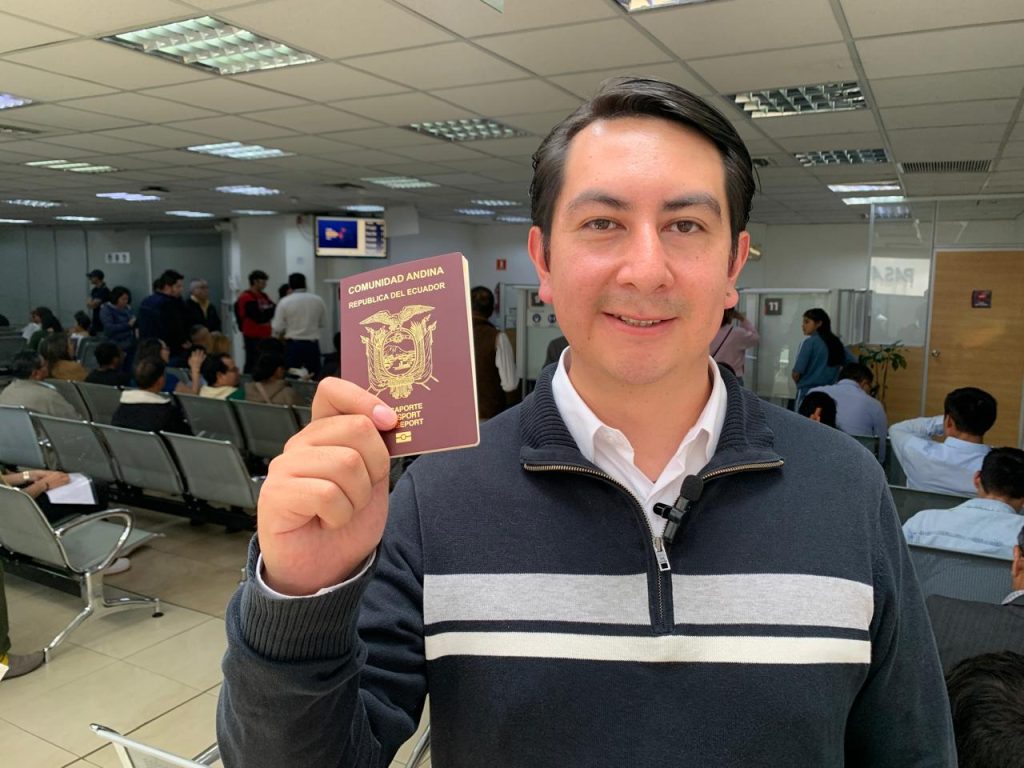 Imagen de una oficina ecuatoriana que realiza trámites de pasaportes. Archivo