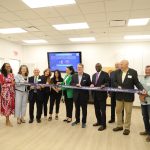 Neighbors Link abre nueva sede en Mount Kisco El martes 7 de octubre, la familia de Neighbors Link se reunió con funcionarios electos y la comunidad para inaugurar su nueva sede, ubicada en 350 Lexington Avenue en Mt. Kisco.