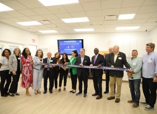 El martes 7 de octubre, la familia de Neighbors Link se reunió con funcionarios electos y la comunidad para inaugurar su nueva sede, ubicada en 350 Lexington Avenue en Mt. Kisco.