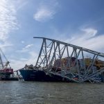 Cable suelto, posible causa del choque de barco en puente Baltimore