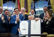 EEUU reabre 43 días después y pone fin al cierre federal más largo de su historia