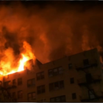 Residentes de Mount Vernon se movilizan para conseguir ayuda humanitaria Residentes y voluntarios brindando ayuda tras incendio en Mount Vernon