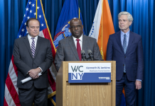 Reclaman al Gobierno por cortar ceremonias de ciudadanía