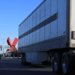 Ordenan cancelar licencias a camioneros inmigrantes
