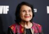Dolores Huerta acusa a César Chávez de abusarla sexualmente