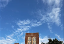 Casi mil firmas piden la renuncia del presidente del consejo escolar de Scarsdale