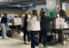 Perú elige presidente en medio de retrasos en Lima Las elecciones generates del Peru se vienen llevando a cabo este domingo 12 de abril. En la foto, votantes peruanos en el momento que ejercen su derecho al voto, en el centro de votacion de Nueva York habilitado en Queen College, en Flushing, Queens. Foto: NYH