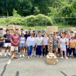 Donan pantuflas para familias de Westchester