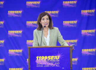 Kathy Hochul durante su gestión como gobernadora del estado de Nueva York.