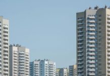 Zillow y Redfin volverán a competir por anuncios de alquiler Edificios de apartamentos en Estados Unidos relacionados con el mercado de alquileres de Zillow y Redfin.